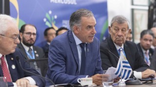 Yamandu Orsi, Mercosur, Cumbre Mercosur, Uruguay, Brasil, Foz de Iguazu, Mario Lubetkin, Rodolfo Nin Novoa, acuerdo, Union Europea
