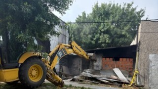 Refuerzan la seguridad en barrio San Martín con la demolición de una vivienda ligada a reiterados hechos delictivos