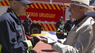 Bomberos uruguayos viajan a Chile para colaborar en el combate de los incendios forestales