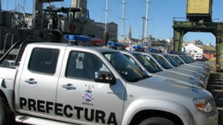 Prefectura despliega aire, mar y tierra por un argentino desaparecido en moto de agua