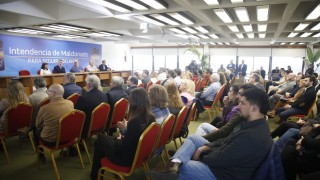 Frente Amplio presentó propuestas ambientales: suspender concesión de excepciones en la costa por cinco años, elaborar un plan de gestión de residuos y creación de un equipo de inspectores