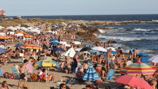 Más de 940 mil personas ingresaron al país entre el 20 de diciembre y el 26 de enero; 450 mil fueron argentinos