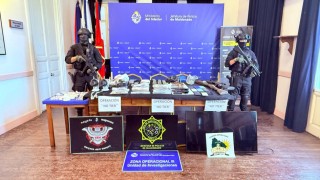 Otro golpe al narcotráfico en Maldonado: nueve detenidos y armas, drogas y tecnología incautadas
