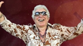 El vestuario de una leyenda entra en escena otra vez: Carlos Perciavalle subasta piezas icónicas de su historia teatral