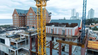 Cipriani entra en fase de obra masiva: doble turno y una torre de 260 metros en marcha