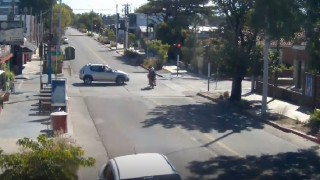 Tránsito: motos cruzan en rojo y generan situaciones de colisión en Maldonado