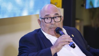 Abella pidió trabajar sin banderas políticas y planteó un plan a 2030