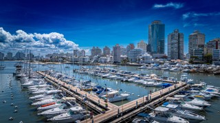 Maldonado recibió 877.000 turistas y USD 1.062 millones en 2025, pero el sector pierde rentabilidad