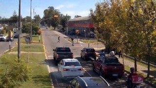 Tránsito: nueva tanda de videos expone más infracciones y suma ciclistas y monopatines en rojo