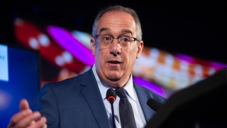 Educación: Mahía baja a territorio la Universidad de la Educación y expone el desafío político de aprobarla