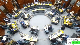 Kennedy: Junta aprobó la donación de terrenos a la Iglesia y expuso la división sobre el uso del suelo público