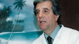 Gobierno inscribe el legado sanitario de Vázquez en el Centro Oncológico del Este