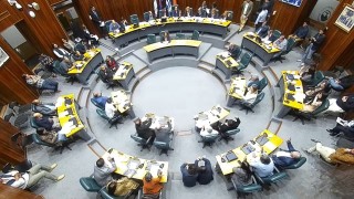 “¿Por qué cesaron a Curbelo?”: la pregunta atravesó el debate político en la Junta