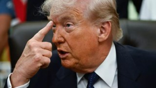 Trump dijo que destructores de Estados Unidos repelieron un ataque iraní en Ormuz y advirtió con una respuesta “mucho más violenta” si no hay acuerdo