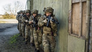 Fuerzas de EE. UU. y Nigeria "eliminan" a un alto líder del grupo Estado Islámico en una misión conjunta