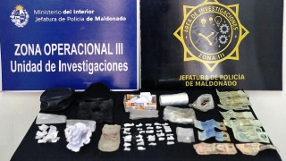 Dos hombres con antecedentes fueron detenidos en un allanamiento por drogas en San Carlos