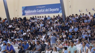 Maldonado celeste: cientos de personas alentaron a la selección en el Campus