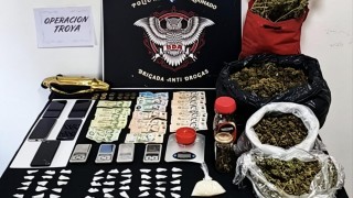 Operación Troya: tres detenidos y una importante incautación de cocaína, marihuana y una moto robada en allanamientos en Maldonado y San Carlos