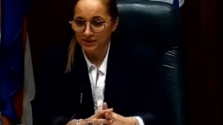 "Que el debate siga, pero con respeto": el mensaje de despedida de Verónica Robaina al dejar la Presidencia de la Junta