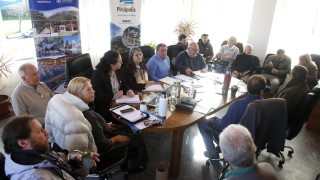 Abella hizo historia en Piriápolis: participó por primera vez de una sesión del Concejo y anunció reuniones periódicas con los municipios