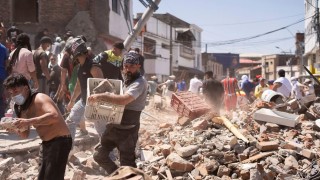 Terremoto de magnitud 7,4 sacude Colombia y deja más de un centenar de muertos