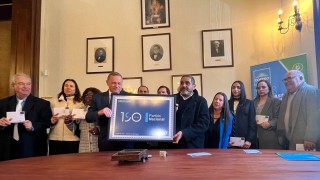 “Este sello tiene nombre y apellido”: la presentación que se transformó en homenaje a José Hualde