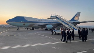 Polémica por la forma en que Trump salió de Ankara