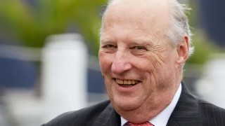 Murió a los 89 años Harald de Noruega, el rey que se casó con una "plebeya" y reformó la monarquía de su país