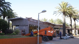 Plaza Artigas ya está en obras: desmontan los módulos de la feria artesanal y fijan el 15 de diciembre para inaugurar la primera etapa