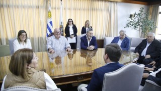 IDM y Vivienda acuerdan continuar intervenciones en asentamientos y buscan incorporar El Tizón y Benedetti