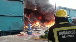 Incendio de Tienda Inglesa se descontroló esta madrugada y avanza por gran parte del shopping