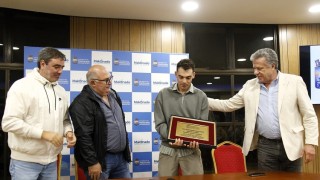 De la maglia rosa al oro suramericano: Maldonado homenajeó a Thomas Silva tras un año histórico