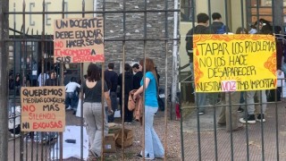 Denuncias de acoso contra el profesor Gabriel Lamaita, padre del agresor de Medicina: estudiantes se movilizaron en Maldonado