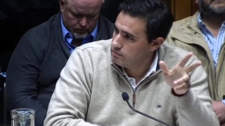 Varela defendió las contrataciones directas de Abella y acusó de “mezquindad” al Frente Amplio