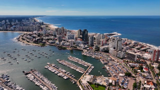 El turismo mueve mucho más que visitantes: Maldonado lidera el empleo y las segundas residencias generan más de US$ 1.000 millones al año en construcción