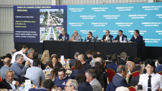 Abella presentó los preparativos para el verano, repasó las obras en marcha y fue cauto sobre la temporada