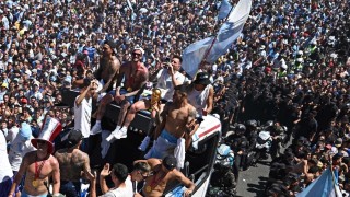 Argentina, hinchas, selección albiceleste, futbol, football, Mundial, Qatar 2022, Mundial Qatar, Messi, muchachos, caravana, helicoptero, Argentina campeon