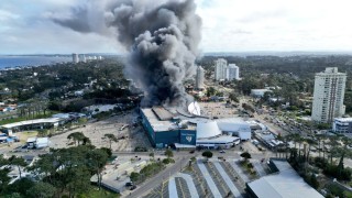Antía calificó de desgracia y un desastre para Maldonado el incendio de Punta Shopping; Ministro Heber está en el lugar