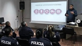 Pareja de policías salvó la vida de una pequeña ahogada gracias a maniobras de RCP