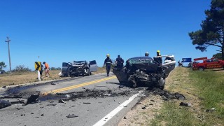 Siniestro fatal de Manantiales: equipo de accidentología buscará determinar causas y conductor de uno de los autos dio positivo en espirometría