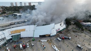 Incendio en shopping de Punta del Este sigue controlado aunque esta tarde se extinguieron focos en el subsuelo y en el primer piso