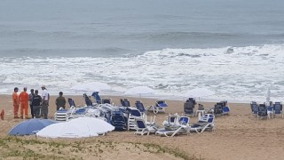 El juego de la silla: IDM volvió a retirar sombrillas y sillas de edificios que no respetan la reglamentación de playa